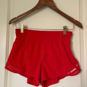 Lululemon red hotty hot run low rise 2.5”shorts size 6.
